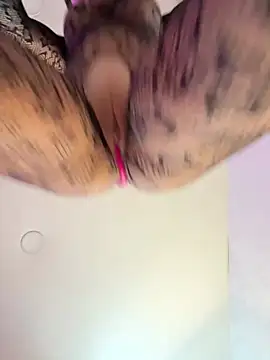 Show modela -MaybeBaby- na web-kameri