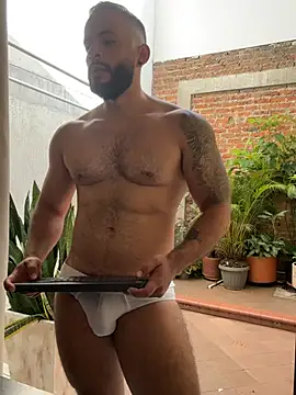 Pertunjukan Kamera Web Mike_savage3