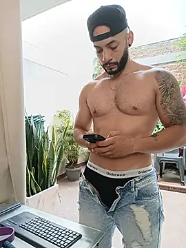 Mike_savage3: διαδικτυακό σόου στην κάμερα