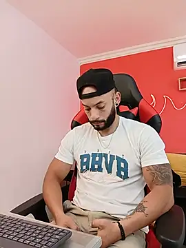 הופעת וובקאם של Mike_savage3