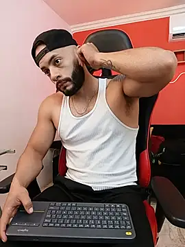 Pokazy przed kamerką – Mike_savage3