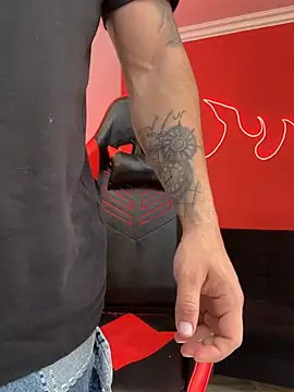 Pokazy przed kamerką – Mike_savage3