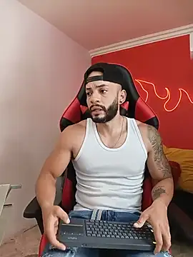 Pokazy przed kamerką – Mike_savage3