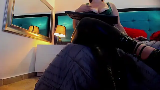 MillyHotsoon Webcam show
