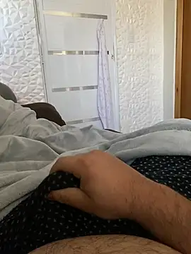 bielz900: διαδικτυακό σόου στην κάμερα