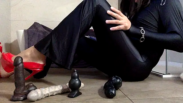 AsiaSlavePantyhosed's Webcam Show