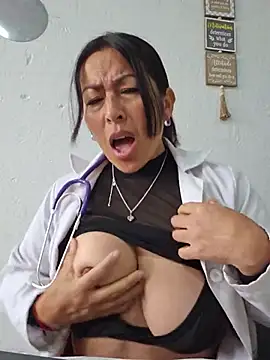 Show modela JustSamantha_ na web-kameri