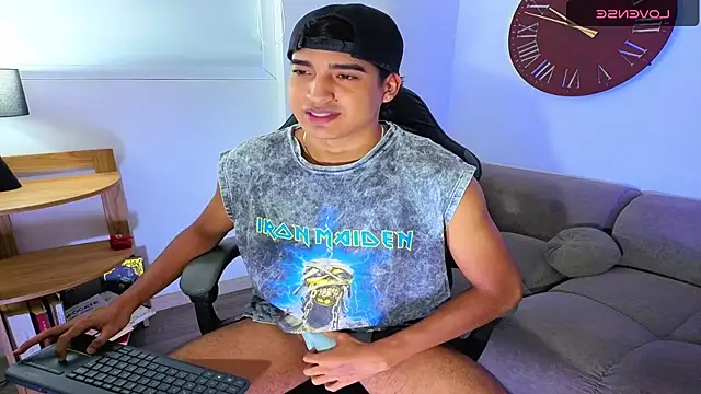 ken_blakerr Show in webcam