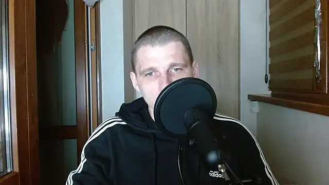 Show modela Poliglotjoe1 na web-kameri