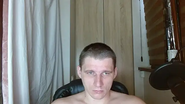 Poliglotjoe1n Webbikameraesitys