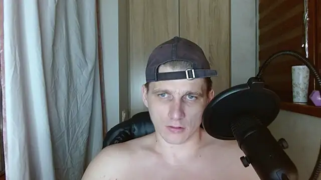 Show modela Poliglotjoe1 na web-kameri