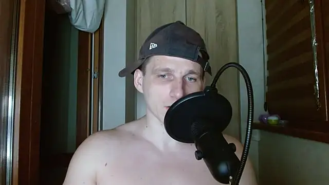 Show modela Poliglotjoe1 na web-kameri