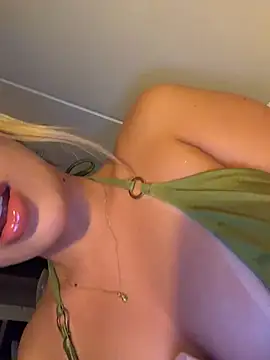 saliha_pinky_ Show Webcam
