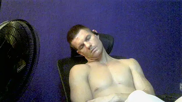 JockNThirsty: διαδικτυακό σόου στην κάμερα