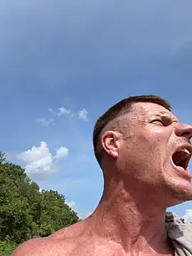 JockNThirsty: διαδικτυακό σόου στην κάμερα