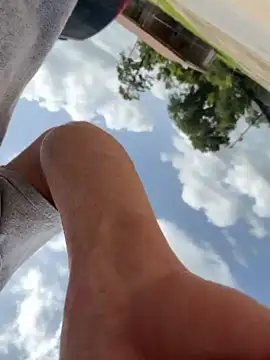 JockNThirsty: διαδικτυακό σόου στην κάμερα