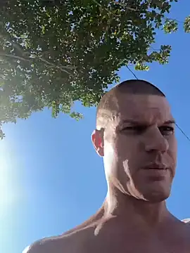JockNThirsty: διαδικτυακό σόου στην κάμερα