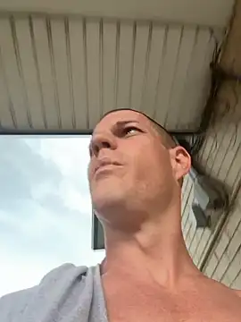 JockNThirsty: διαδικτυακό σόου στην κάμερα