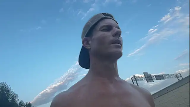 Pertunjukan Kamera Web JockNThirsty