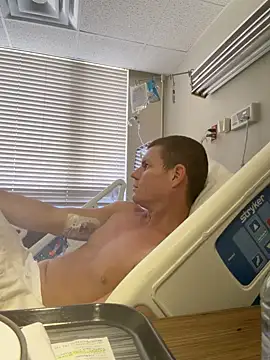 JockNThirsty: διαδικτυακό σόου στην κάμερα
