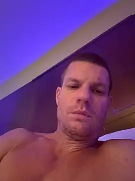 JockNThirsty: διαδικτυακό σόου στην κάμερα