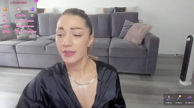 rossana_doll Show in webcam