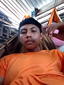 โชว์เว ็บแคมของ FueledPawnshop