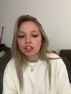 Ibolya_7 Шоу с уебкамера