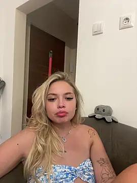 Ibolya_7 在線直播表演
