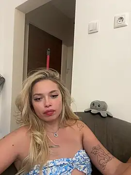 Ibolya_7's Live XXX Chat