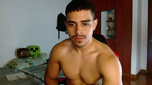 Kent_Rodriguez Show in webcam