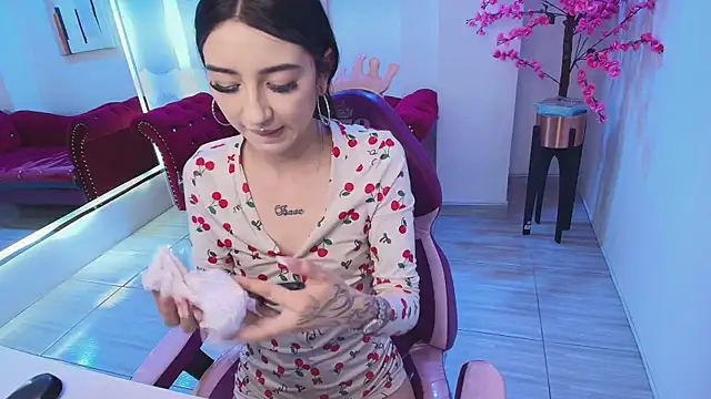 Chat +18 de Emily_andrews ao vivo