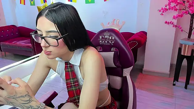 Emily_andrews' Live XXX Chat