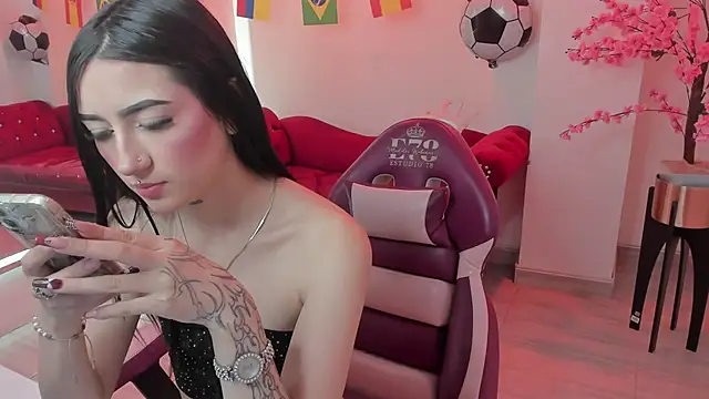 Emily_andrews Live XXX-Chat