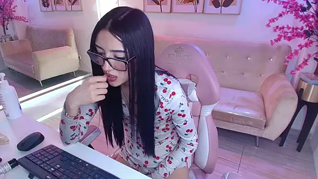 Emily_andrews' Live XXX Chat