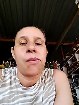 MIA-LARIOS' Live XXX Chat