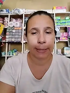 MIA-LARIOS' Live XXX Chat