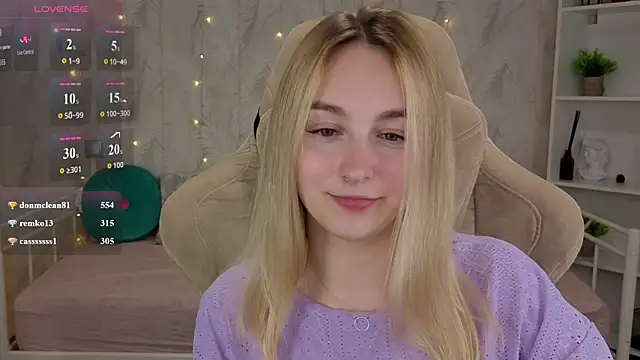 הופעת וובקאם של Shy_Polly