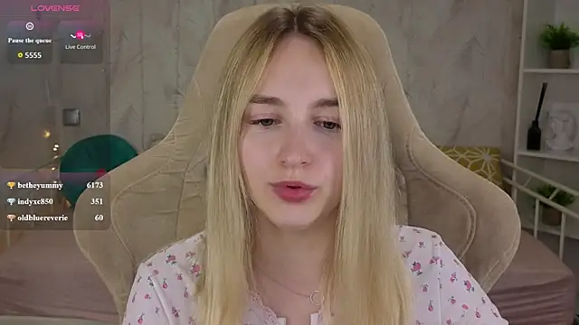 Shy_Polly's Live XXX Chat