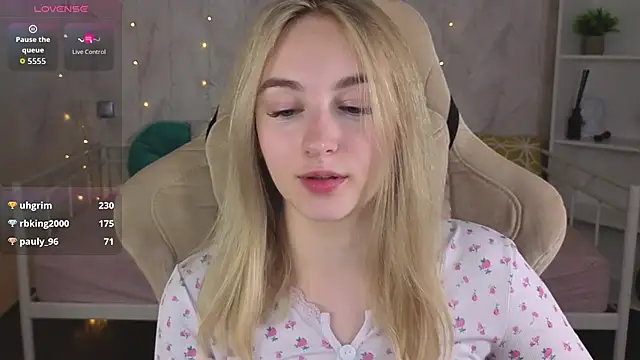 צ'אט XXX בשידור חי של Shy_Polly