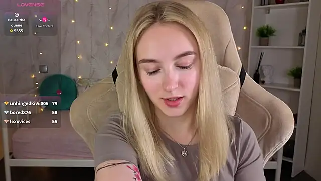 Shy_Polly লাইভ XXX চ্যাট