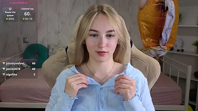 XXX chat uživo modela Shy_Polly