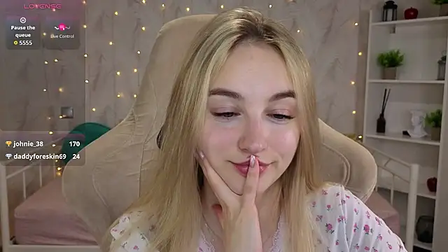 Shy_Polly Adlı Modelin Canlı XXX Sohbeti