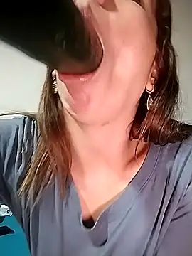 Latinarica_paisaarrecha's Webcam Show