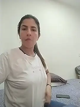 Latina_azura333 ওয়েবক্যাম শো