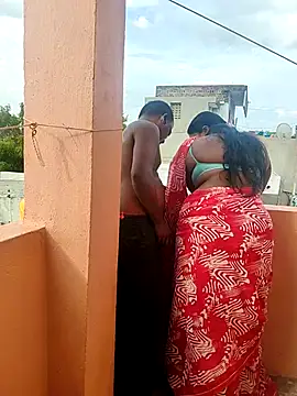 Desicouple1706: διαδικτυακό σόου στην κάμερα