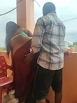 Pertunjukan Kamera Web Desicouple1706