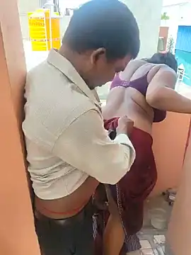 Pertunjukan Kamera Web Desicouple1706