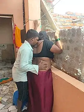 Desicouple1706 Show in webcam
