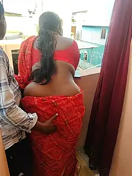 Desicouple1706 Show in webcam